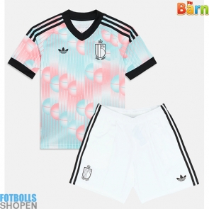 Billiga Belgien Thomas Meunier #15 Bortatröja Barn VM 2026 Kortärmad (+ Korta byxor)